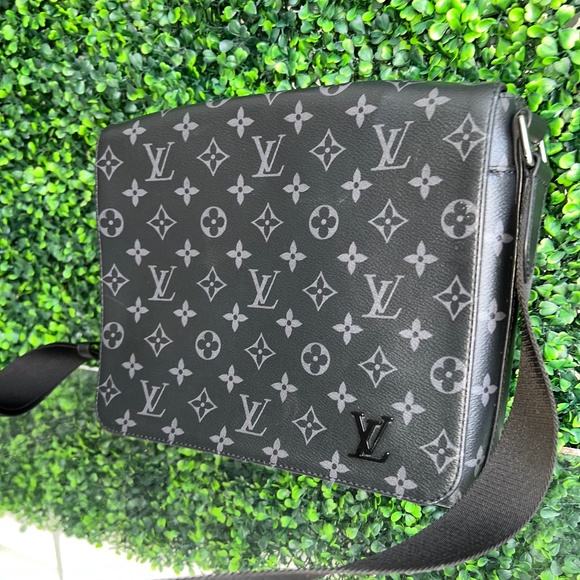 Authenticated Used Louis Vuitton District PM NM Men's Shoulder Bag